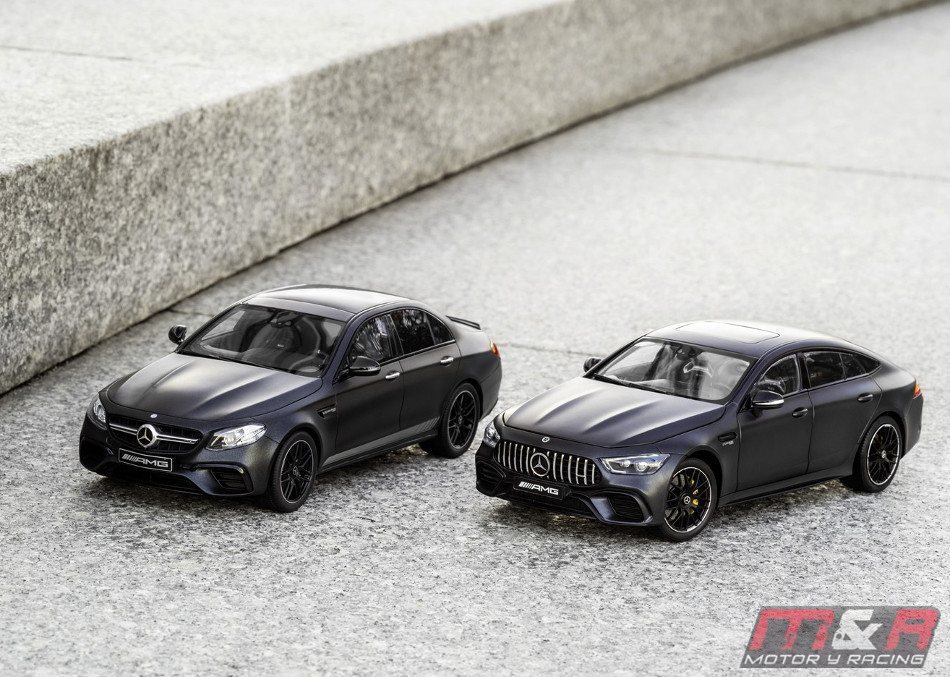 Camión de transporte Mercedes-Benz escala 1:18