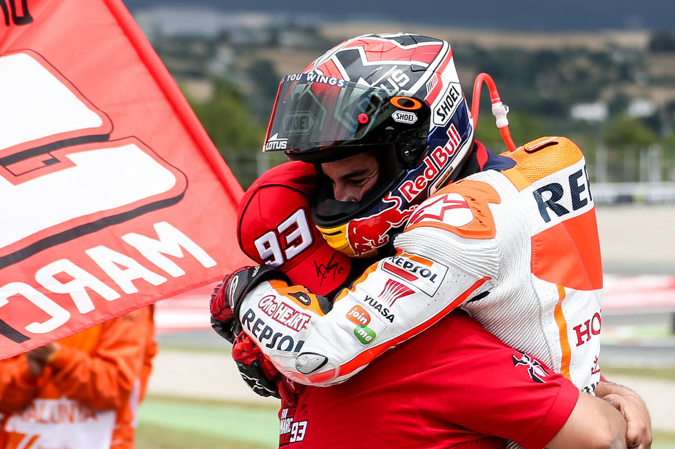 Marc Marquez celebro con sus fans la victoria