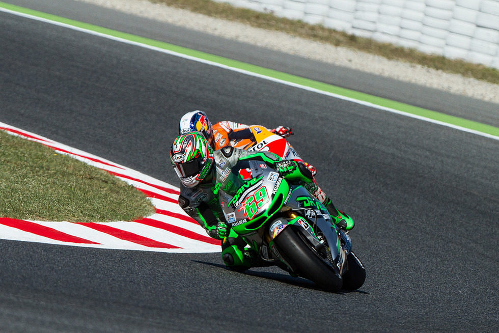 Nicky Hayden seguido de Pedrosa durantes los libres