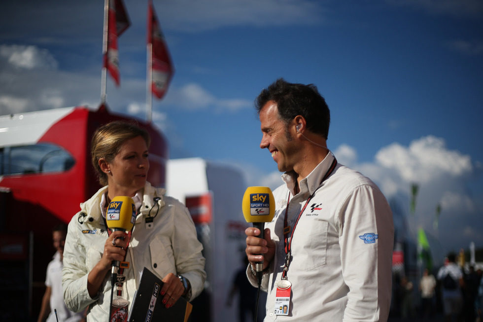 Loris Capirossi trabajndo en la SKY HD