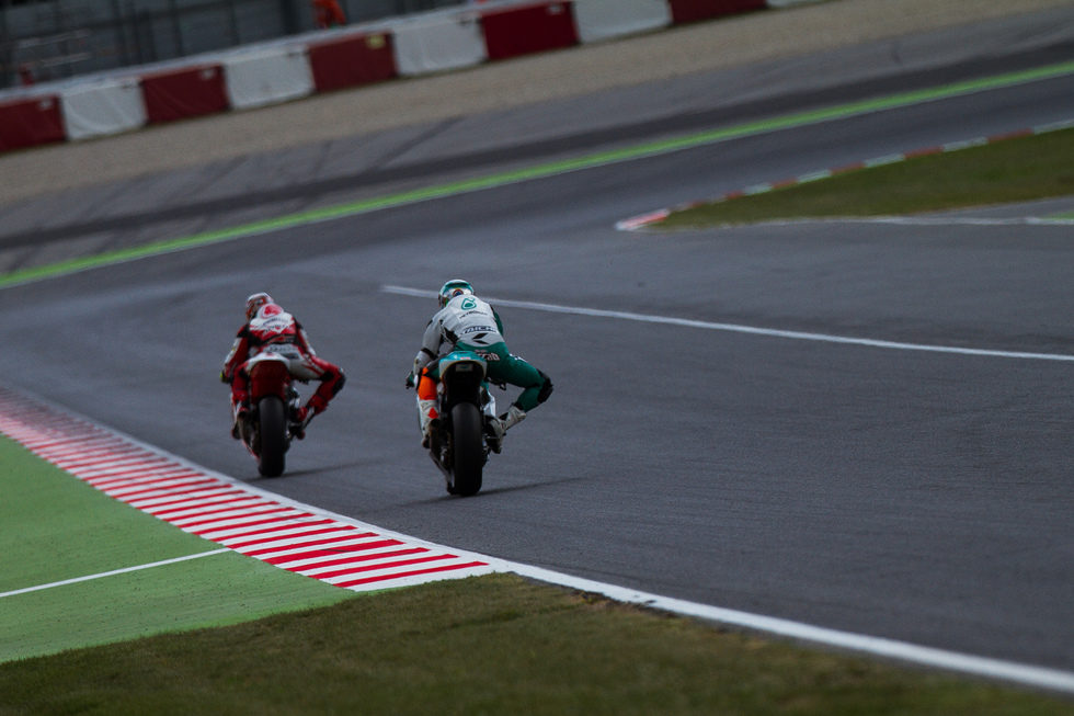 Las Moto 2 al final de la recta principal