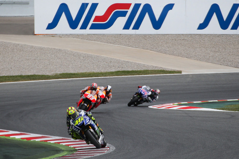 Valentino Rossi liderando el Gran Premio