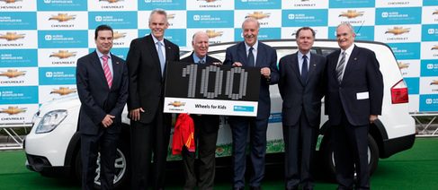  Vicente del Bosque en la colaboración entre Chevrolet y Aldeas