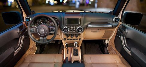 Jeep Wrangler acabados interiores