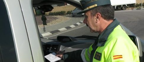 Guardia Civil multando
