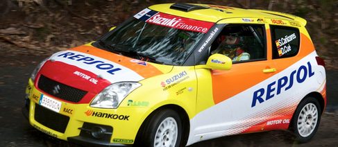 Santi Cañizares pilotando el Suzuki Swift
