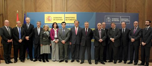 Acuerdo entre Fomento y fabricantes de coches