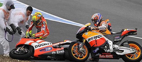 Caída de Rossi y Stoner en Jerez