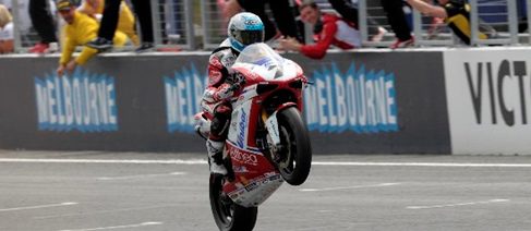 Victoria Carlos Checa en Superbikes