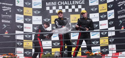  Podium de las MINI Challenge en Portimao