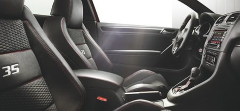 Equipamiento interior del Golf 35 edición