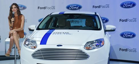 Sara Carbonero en el salón del automóvil