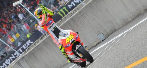 Valentino Rossi celebra su podio en Le Mans