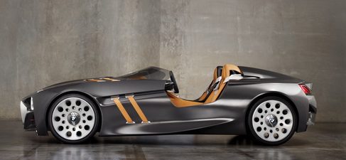 Vista frontal del nuevo BMW 328 Homenaje