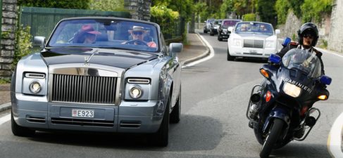  Rolls Royce escoltado por los Carabinieri