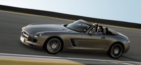  SLS AMG Roadster en carretera