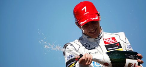 Merhi celebra su victoria