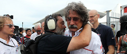 El padre de Marco Simoncelli llora la muerte de su hijo en Sepang