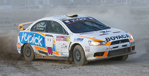 Alex Villanueva lidera el campeonato
