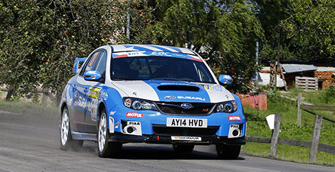 Mark Higgins remontaba con el Subaru Impreza STI