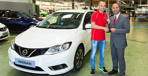Andres Iniesta y el Nissan Pulsar