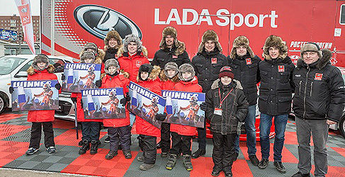 hail Kozlovskiy, Victor Shapovalov, Janmes Thompson, Rob Huff con los fans de LAda