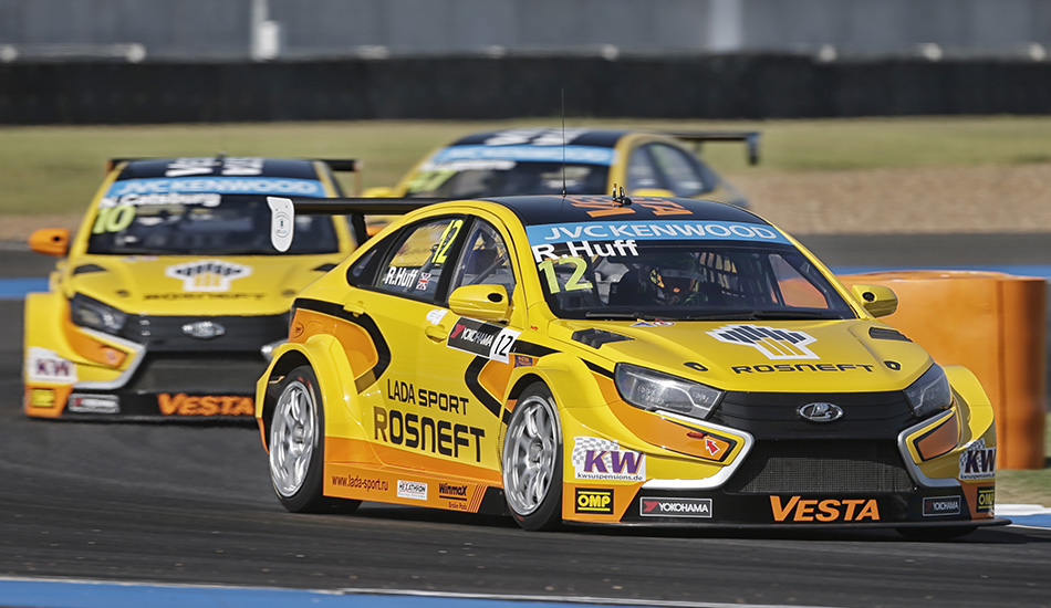Rob Huff a los mandos de su Lada Vesta TC1 en Buriram
