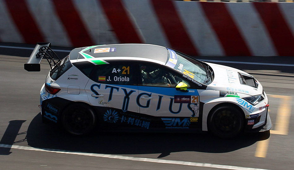 Jordi Oriola a los mandos de su SEAT León TCR de Target Competition