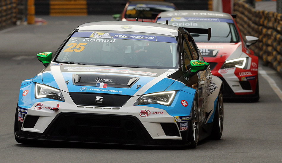 Stefano Comini alrededor de las calles de Macao