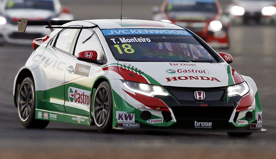 Tiago Monteiro de camino a la victoria inicial en Buriram