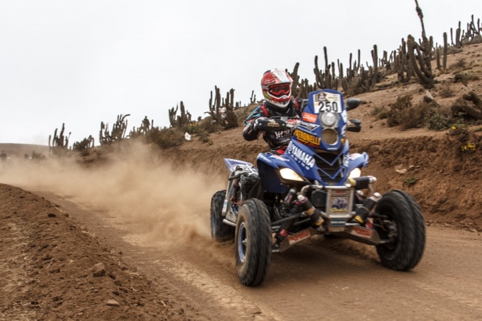 Marcos Patronelli compitiendo con su quad
