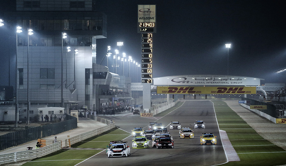 Salida de la carrera 1 del WTCC en Losail