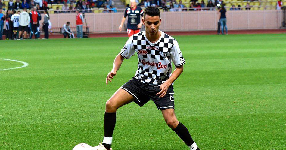 Al joven piloto alemán es un entusiasta del fútbol