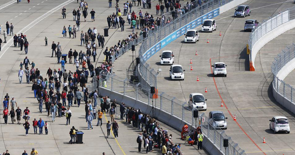Los vehículos rodando en el trazado del Berlin ePrix.