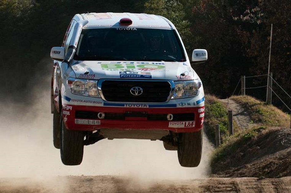 Mitsuhashi y su Toyota en el Dakar.