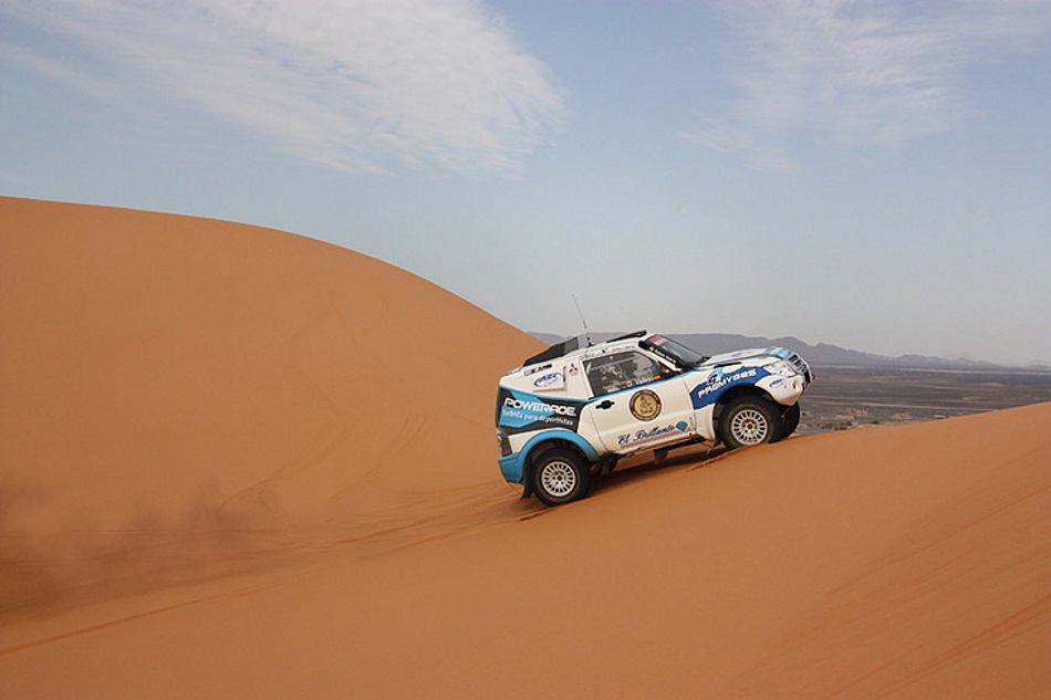Rubén Gracia afronta las dunas en los test de Marruecos.