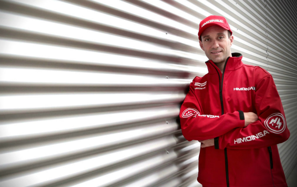 Farrés posa para su equipo, el HIMOINSA RACING TEAM.