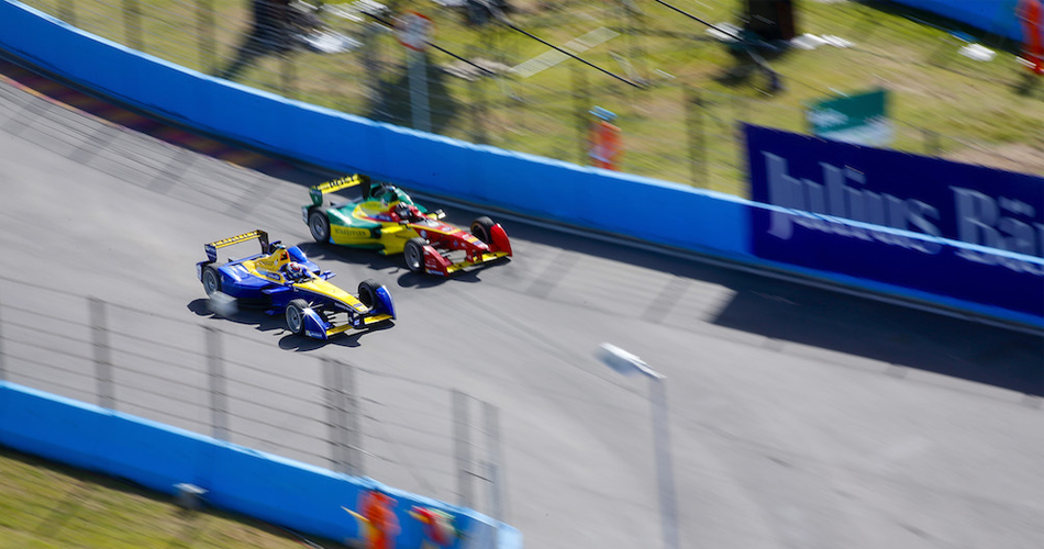 La lucha por el mundial: Buemi adelanta a Di Grassi para ir a por la victoria.