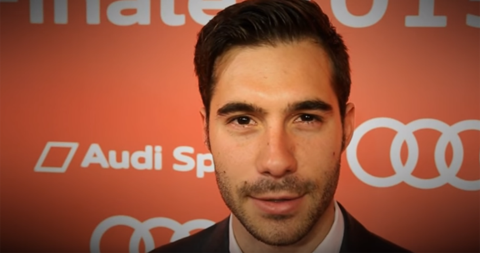 Miguel Molina felicitando las navidades a todos los aficionados.
