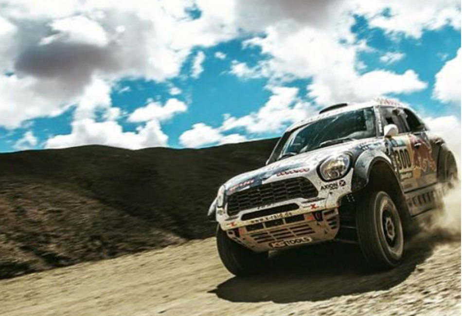 Nasser Al-Attiyah le gana la partida a Peterhansel.