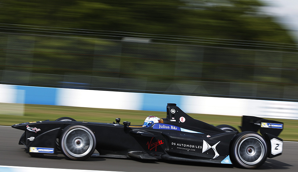 Sam Bird durante los tests de pretemporada en Donington