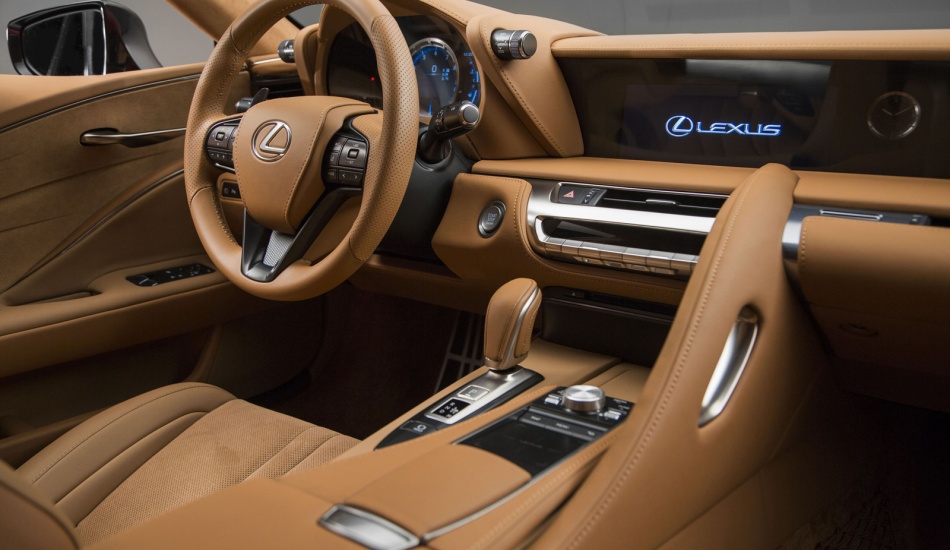 Interior del Lexus LC 500 con acabados en cuero y Alcántara