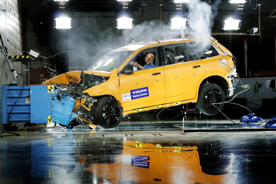 Volvo XC90 en una prueba de coche frontal en Euroncap