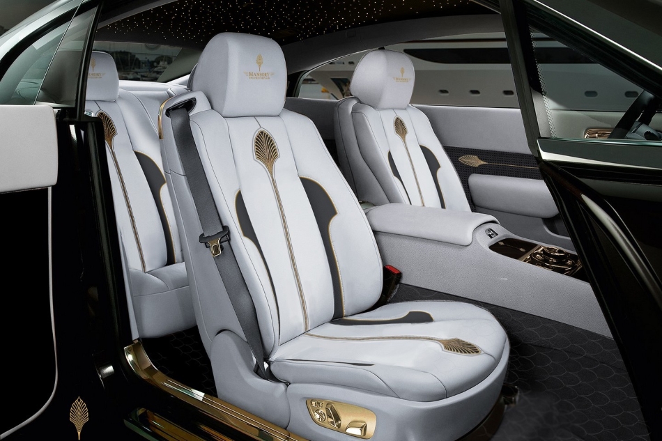 Interior de oro, cuero y alcántara del Rolls Royce Wraith by Mansory