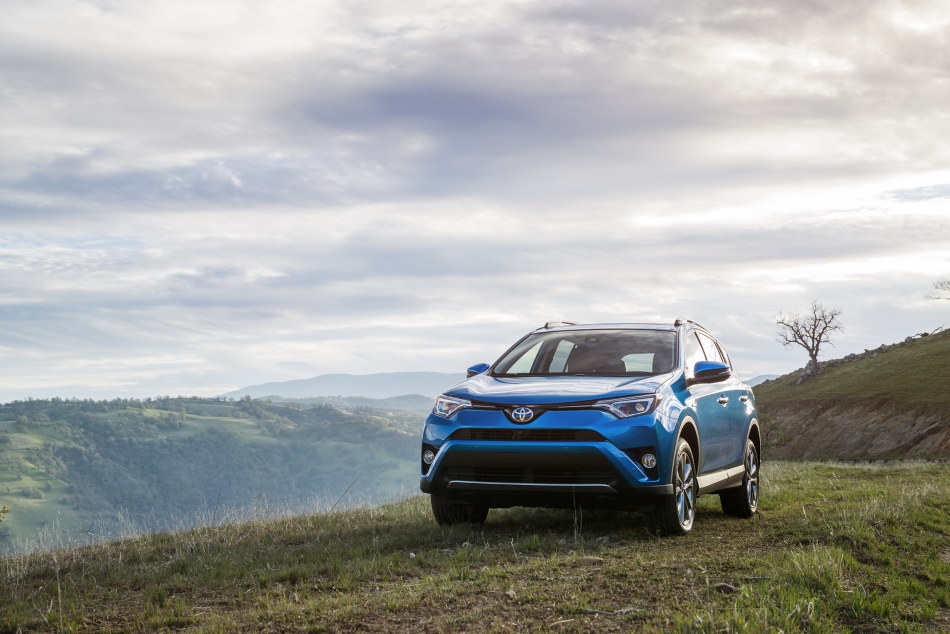 Nuevo Toyota RAV4 Hybrid AWD, tres motores y 200 CV