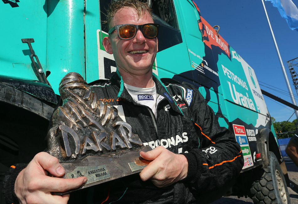 De Rooy, contento con su segundo triunfo en el Dakar.