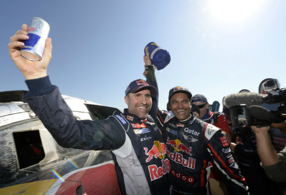 Peterhansel y Al-Attiyah celebran sus puestos.