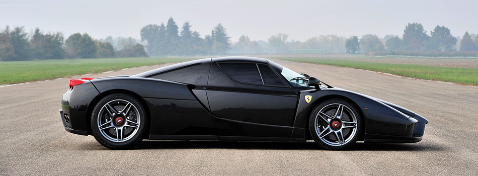 La estampa lateral se realza con el Nero Daytona.