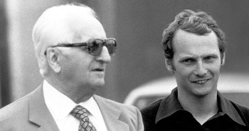 Enzo Ferrari 'il Commendatore' junto a un joven Niki Lauda