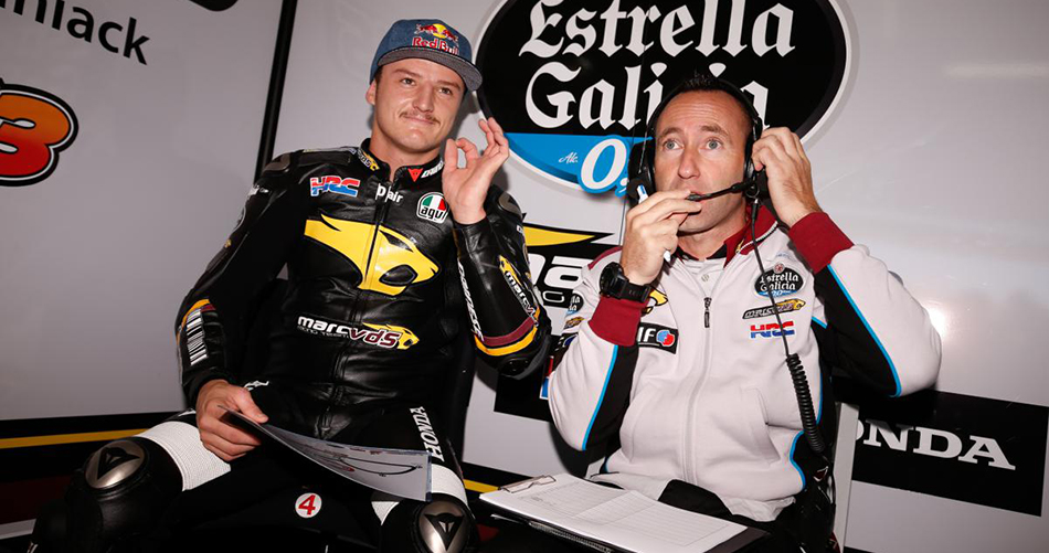 Jack Miller hace un gesto de OK